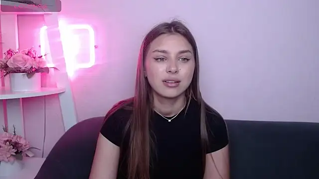 Snapshot of MilanaAngelAs chatting on June 11, 4:43 am MilanaAngelAs online show from June 11, 4:43 am