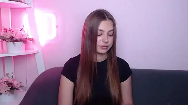 Snapshot of MilanaAngelAs chatting on July 4, 4:40 am MilanaAngelAs online show from July 4, 4:40 am