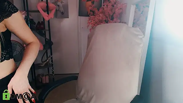  KittyBoo online show from December 4, 7:50 am