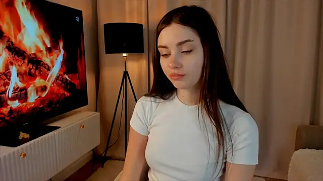 CarmenMoore26 online show from March 17, 9:55 pm