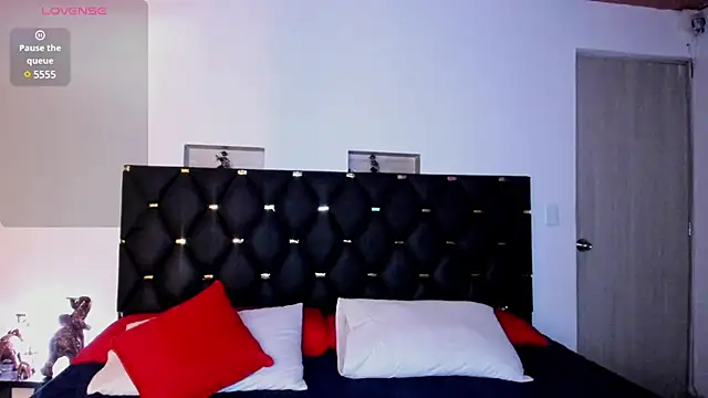 charlottemeyerr online show from December 14, 6:09 pm