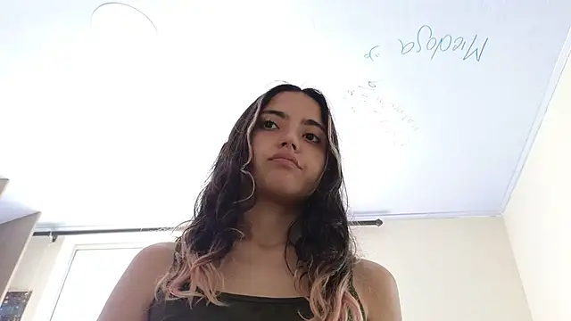 Snapshot of ViolettaSummer chatting on January 17, 6:23 pm ViolettaSummer online show from January 17, 6:23 pm