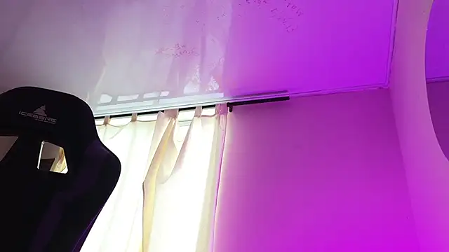 Snapshot of ViolettaSummer chatting on February 9, 10:11 pm ViolettaSummer online show from February 9, 10:11 pm