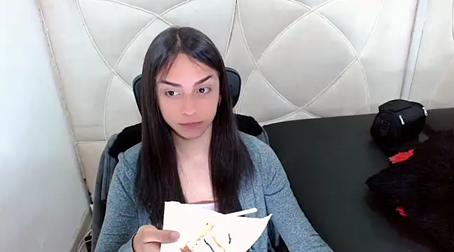 Snapshot of Dollbehavior_ chatting on December 14, 3:51 am Dollbehavior online show from December 14, 3:51 am