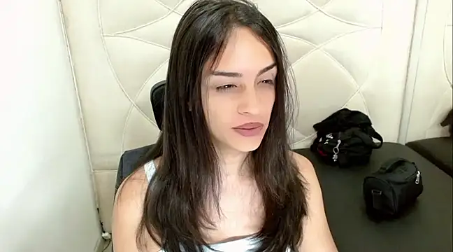 Snapshot of Dollbehavior_ chatting on December 17, 9:28 am Dollbehavior online show from December 17, 9:28 am