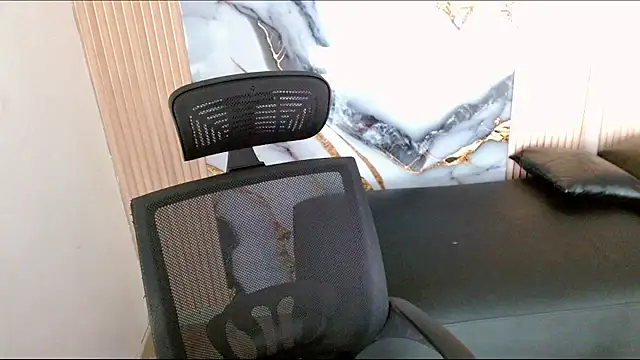 Snapshot of Dollbehavior_ chatting on October 22, 11:21 am Dollbehavior online show from October 22, 11:21 am