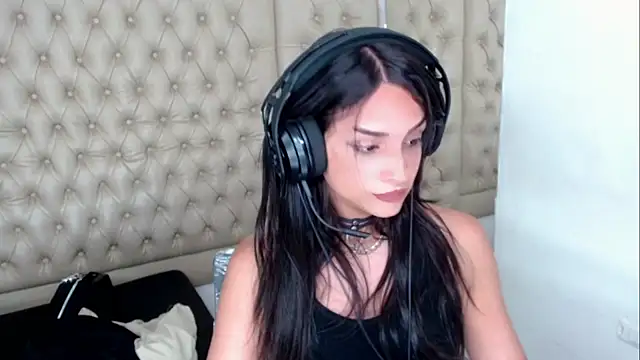 Snapshot of Dollbehavior_ chatting on November 22, 4:22 am Dollbehavior online show from November 22, 4:22 am