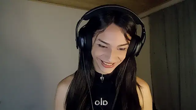 Snapshot of Dollbehavior_ chatting on November 28, 3:42 am Dollbehavior online show from November 28, 3:42 am