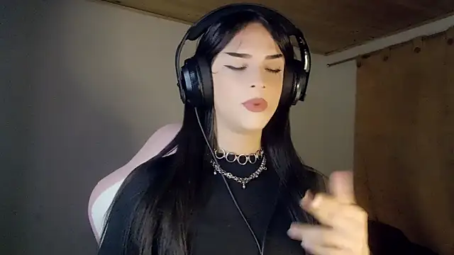 Snapshot of Dollbehavior_ chatting on February 2, 2:21 am Dollbehavior online show from February 2, 2:21 am