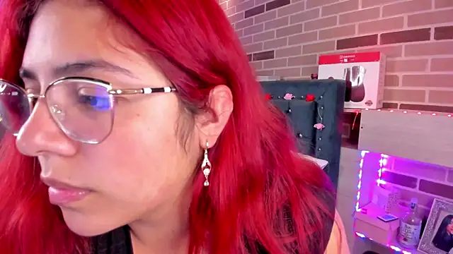 Snapshot of Rousse_Collinss chatting on December 3, 2:58 am Rousse Collinss online show from December 3, 2:58 am