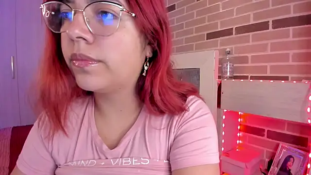 Snapshot of Rousse_Collinss chatting on December 12, 11:36 pm Rousse Collinss online show from December 12, 11:36 pm