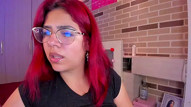 Snapshot of Rousse_Collinss chatting on December 18, 3:26 am Rousse Collinss online show from December 18, 3:26 am