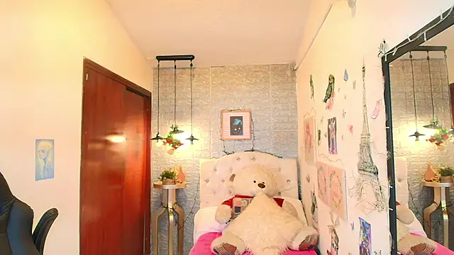 Snapshot of REDHOTTER_ chatting on January 30, 2:06 am REDHOTTER online show from January 30, 2:06 am