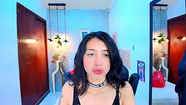 Snapshot of REDHOTTER_ chatting on March 13, 8:11 pm REDHOTTER online show from March 13, 8:11 pm