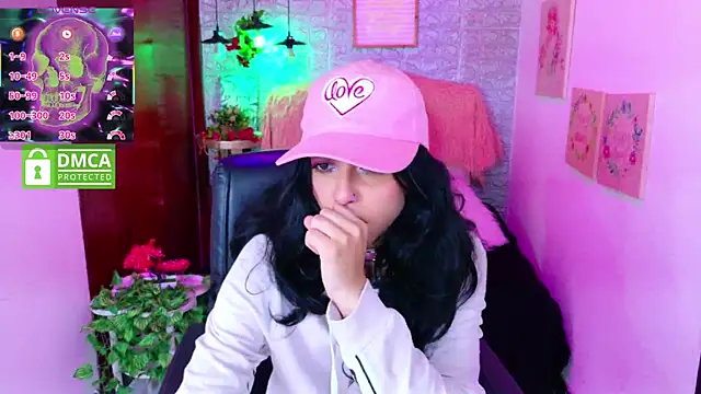 Snapshot of REDHOTTER_ chatting on September 23, 8:01 pm REDHOTTER online show from September 23, 8:01 pm