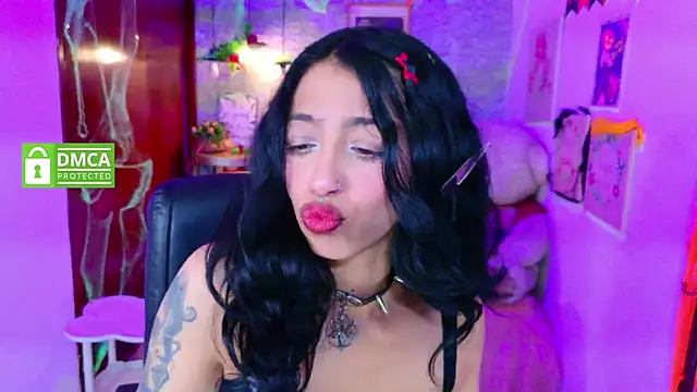 Snapshot of REDHOTTER_ chatting on October 7, 8:06 pm REDHOTTER online show from October 7, 8:06 pm