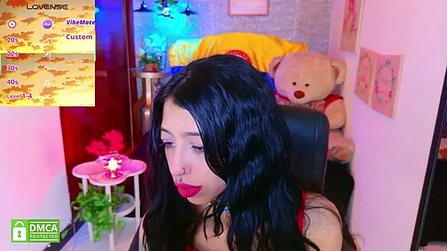 Snapshot of REDHOTTER_ chatting on November 6, 8:10 pm REDHOTTER online show from November 6, 8:10 pm