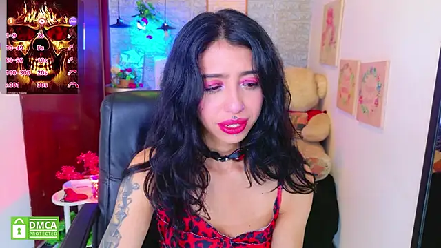 Snapshot of REDHOTTER_ chatting on November 10, 7:57 pm REDHOTTER online show from November 10, 7:57 pm