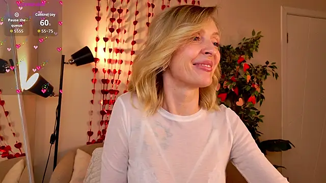 Snapshot of sexuallycorrecte chatting on February 17, 8:15 pm sexuallycorrecte online show from February 17, 8:15 pm