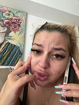 Snapshot of AllysonK chatting on June 4, 1:39 pm AllysonK online show from June 4, 1:39 pm