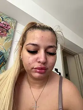 Snapshot of AllysonK chatting on June 5, 11:38 am AllysonK online show from June 5, 11:38 am