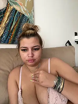 Snapshot of AllysonK chatting on June 27, 12:22 pm AllysonK online show from June 27, 12:22 pm