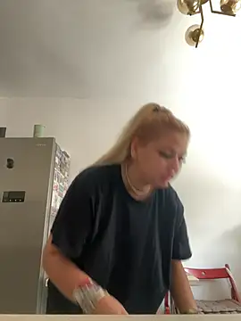 Snapshot of AllysonK chatting on July 9, 12:31 pm AllysonK online show from July 9, 12:31 pm
