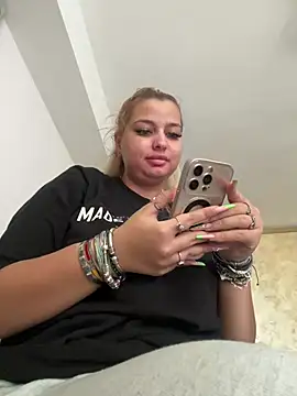 Snapshot of AllysonK chatting on July 17, 12:34 pm AllysonK online show from July 17, 12:34 pm