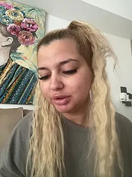Snapshot of AllysonK chatting on July 25, 8:34 am AllysonK online show from July 25, 8:34 am