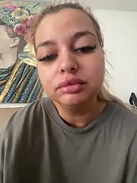 Snapshot of AllysonK chatting on July 28, 10:54 am AllysonK online show from July 28, 10:54 am