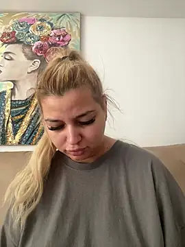 Snapshot of AllysonK chatting on July 28, 11:17 am AllysonK online show from July 28, 11:17 am