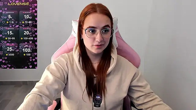 maryluna95 online show from December 14, 1:06 am