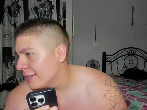 Snapshot of regan_jhonso chatting on February 20, 6:26 am regan jhonso online show from February 20, 6:26 am