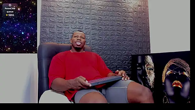 Snapshot of tommike chatting on February 19, 4:33 pm tommike online show from February 19, 4:33 pm