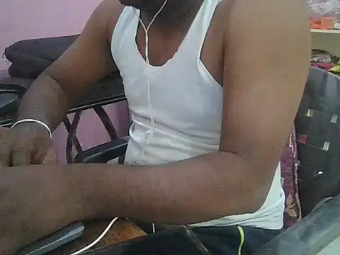 Snapshot of ITGuyhyd chatting on November 18, 8:41 am ITGuyhyd online show from November 18, 8:41 am