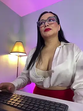 Snapshot of sharon_leone26 chatting on December 21, 4:19 am sharon leone26 online show from December 21, 4:19 am