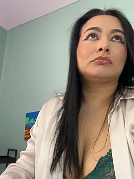 Snapshot of sharon_leone26 chatting on January 13, 9:20 pm sharon leone26 online show from January 13, 9:20 pm