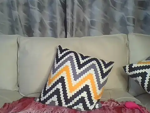 Snapshot of Chocolate_queen2 chatting on December 14, 3:29 am Chocolate queen2 online show from December 14, 3:29 am