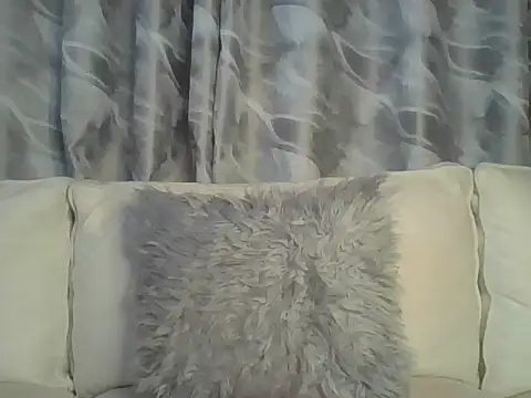 Snapshot of Chocolate_queen2 chatting on December 18, 3:37 am Chocolate queen2 online show from December 18, 3:37 am