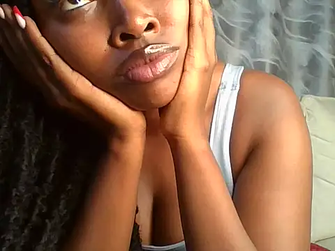 Snapshot of Chocolate_queen2 chatting on December 20, 6:08 am Chocolate queen2 online show from December 20, 6:08 am