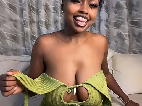 Snapshot of Chocolate_queen2 chatting on November 4, 3:44 pm Chocolate queen2 online show from November 4, 3:44 pm