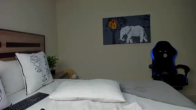 Renee-18 online show from October 2, 10:28 pm