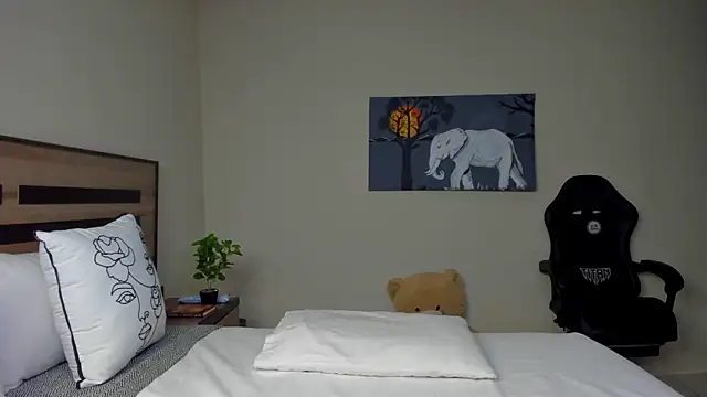 Renee-18 online show from February 8, 4:05 am