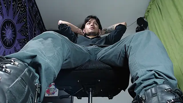 Dicaprioo  online show from December 5, 1:25 am