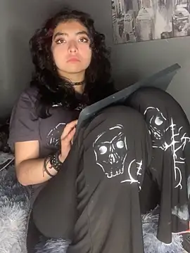 Snapshot of _Gothiccbitch_ chatting on March 20, 9:15 am  Gothiccbitch  online show from March 20, 9:15 am