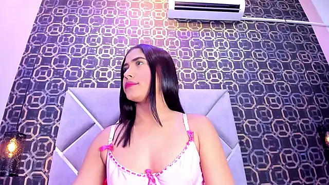 Snapshot of CherryBlossom23 chatting on November 17, 1:44 am CherryBlossom23 online show from November 17, 1:44 am