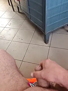 Szeltolo001 online show from March 16, 8:51 am