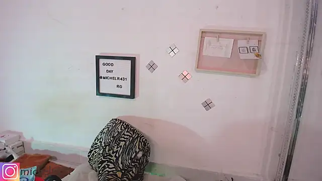 Mia  reys online show from September 21, 1:13 pm