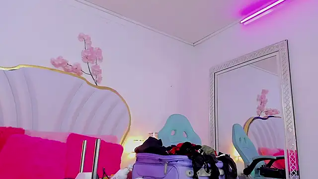 CahitlinBell online show from February 7, 4:37 am