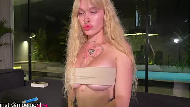 Golden Aline online show from February 2, 3:00 pm